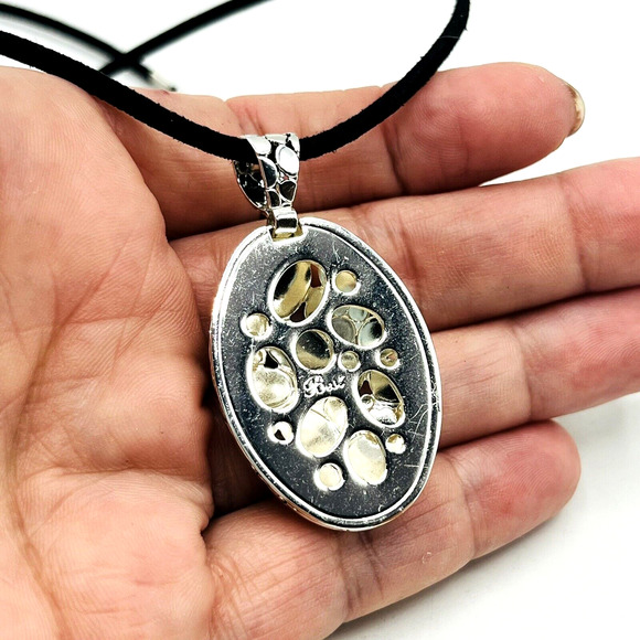 Silver Tone Textured Flower Pebble Oval Pendant Necklace Black Suede Cord 18" - Picture 4 of 8